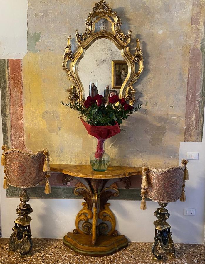 Dama Bianca Venice