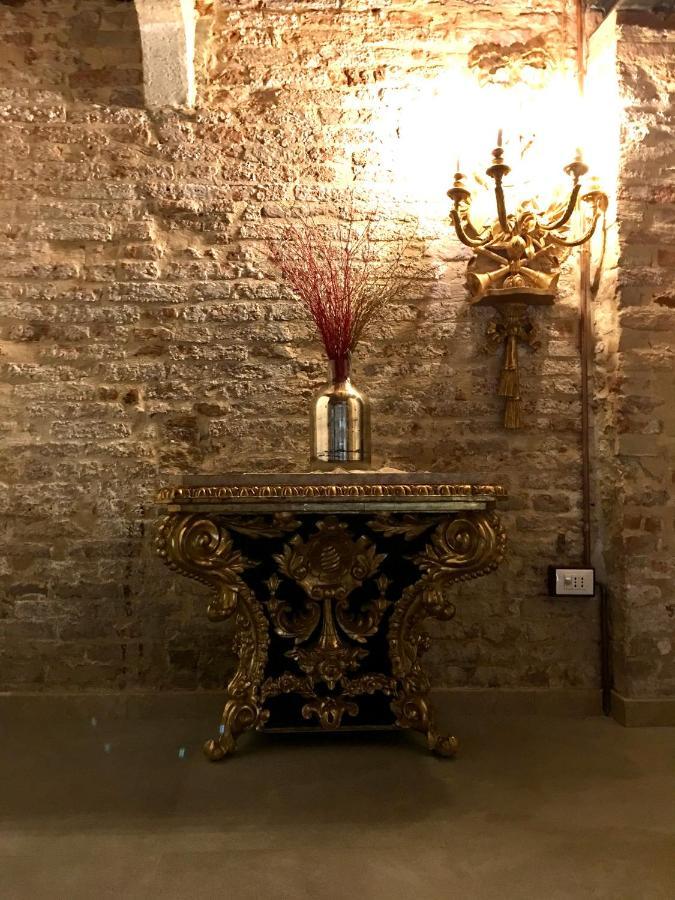 Dama Bianca Venice
